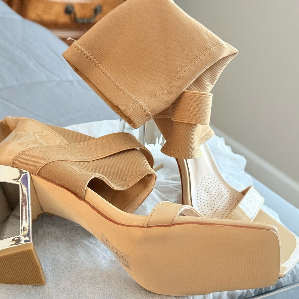 Chic Tan Block Heel Sandals